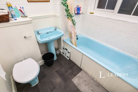 3 bedroom house to rent Southdale Road, Carlton, Nottingham, NG4 - Photo 4