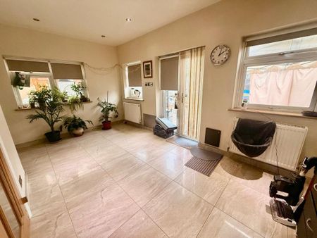 4 bedroom house to rent - Photo 3