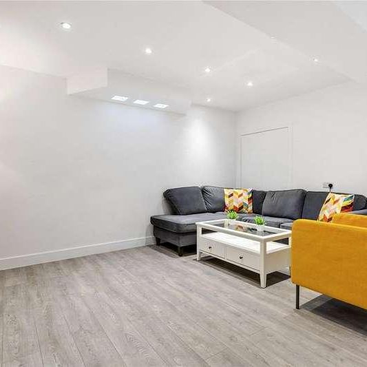 Ground Floor And Basement Flat, St. John's Hill, London, SW11 - Photo 1