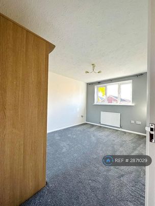 4 bedroom end of terrace house to rent - Photo 1