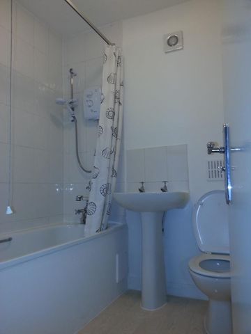 4 Bed End Terrace, Beeston Road, NG7 - Photo 5