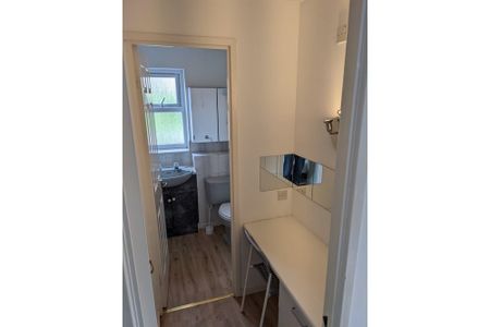 Studio Flat, Captains Place, SO14 - Photo 2
