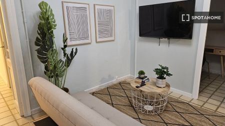 barcelona, Catalonia 08002 - Photo 4