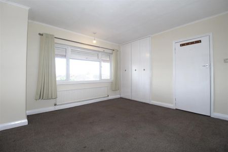 2 Bedroom Flat - Above Shop To Let - Photo 3