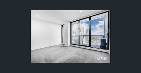 Bright, spacious and central - Photo 2