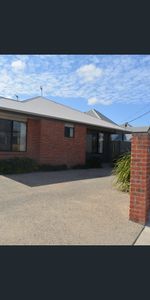 NEAT AND TIDY TWO BEDROOM UNIT! - Photo 4