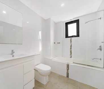 This apartment is sure to impress!!! - Photo 5