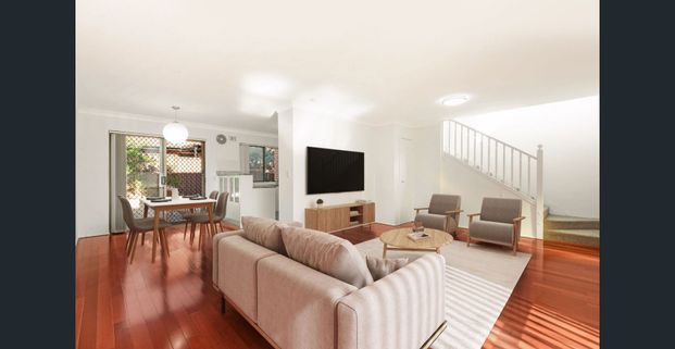 THREE BEDROOM TOWNHOUSE WITH DOUBLE GARAGE! - Photo 1