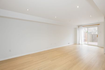 For Lease - 145 Millcliff Circle, Aurora, Ontario - Photo 2