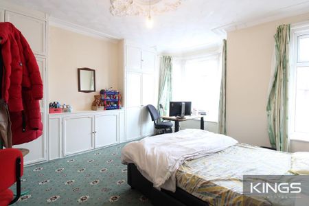 4 bedroom terraced house to rent - Photo 3