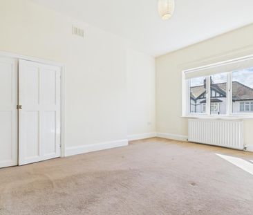 3 bedroom flat to rent - Photo 2