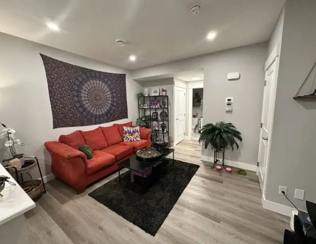 Upscale basement suit in lake mahogany | 254 Magnolia Square Southeast, Calgary - Photo 1