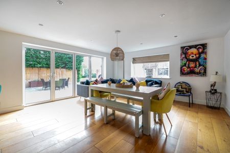 5 bedroom detached house to rent - Photo 4