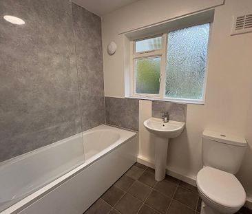 2 bedroom semi-detached bungalow to rent - Photo 3