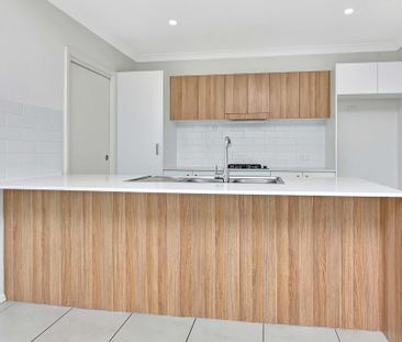 NEAR NEW LOW MAINTENANCE FAMILY HOME - Photo 2