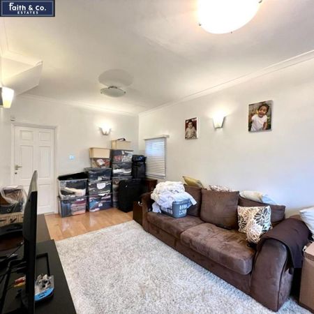 8 bedroom semi-detached house to rent - Photo 2