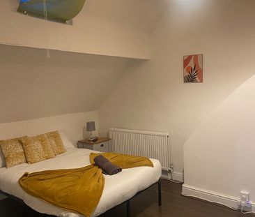 Room in a Shared House, Chester Road, M32 - Photo 6