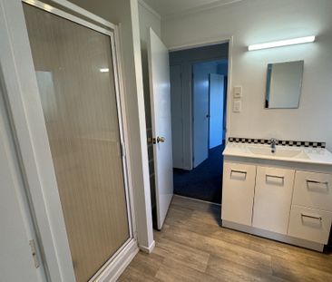 Private three bedroom - Photo 1