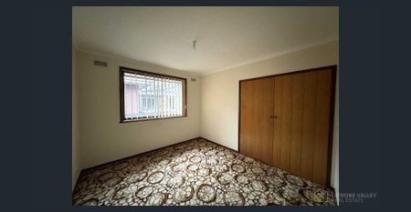 Large place to call home - Photo 4