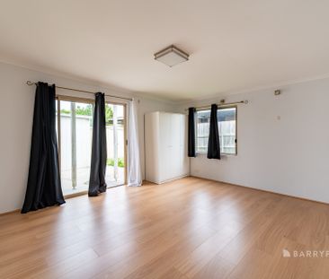 BEAUTIFUL FAMILY HOME - Photo 4