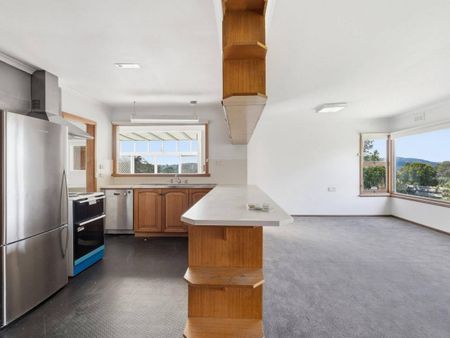 Spacious Family Living - Photo 3