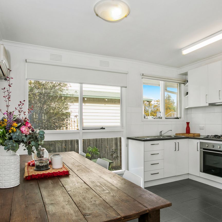 Charming unit in Newtown College Precinct - Photo 1