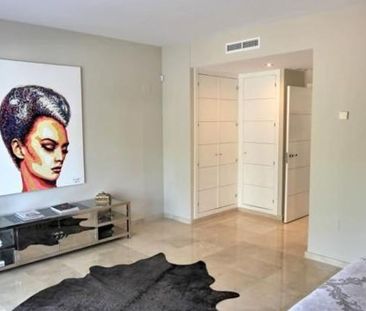 Luxury Villa for rent in The Golden Mile, Marbella, Andalusia - Photo 4