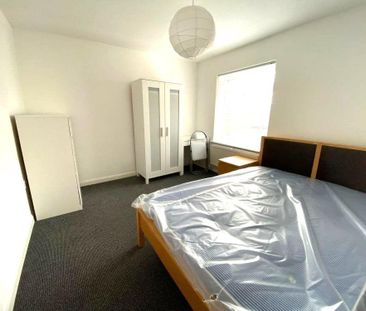 4 bedroom apartment to rent - Photo 3