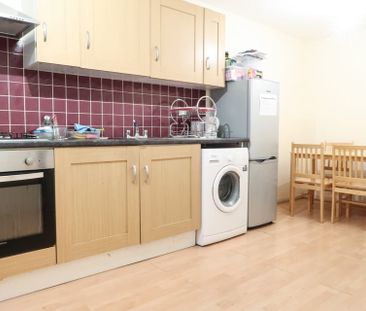Room in a Shared Flat, Bow Central Line, E3 - Photo 2