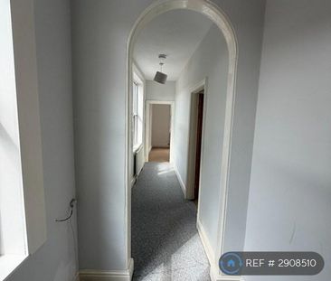 3 bedroom flat to rent - Photo 5