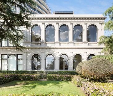 Prime Corner Apartment Living Opposite Albert Park Lake - Photo 6