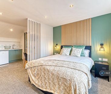 1 bedroom in a house share to rent - Photo 2