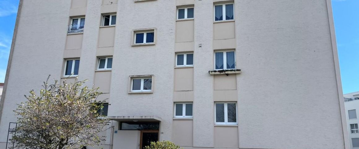 Appartement de 3 pièces entièrement rénové au rez-de-chaussée - Photo 1