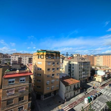 Alquiler de piso en Calle Héroe de Sostoa - Photo 1