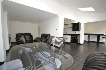 3 bedroom semi-detached house to rent - Photo 2