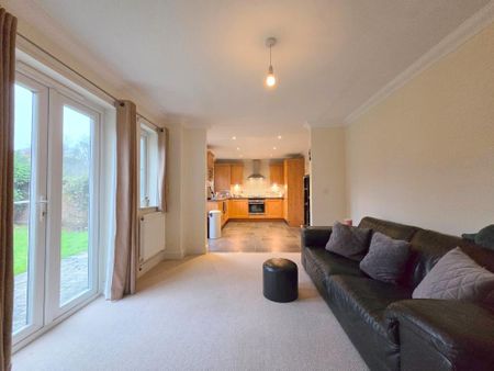 4 bedroom semi-detached house to rent - Photo 5