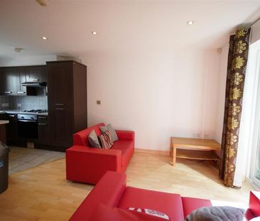 4 bedroom apartment to rent - Photo 3