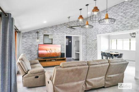 Spacious 4 Bedroom Family Home + Office in Quiet Cul-de-Sac - Photo 2