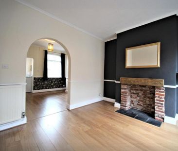 2 bedroom end of terrace house to rent - Photo 3