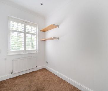 4 bedroom end of terrace house to rent - Photo 3