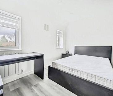 Lynwood Crescent, Ascot, Berkshire, SL5 0BL - Photo 4