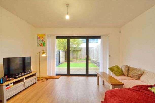 Durnford Avenue, Southville - Photo 1