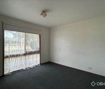 THREE BEDROOM HOME IN PRIME LOCATION. - Photo 6