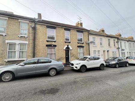 1 bedroom flat to rent - Photo 5