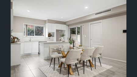 A Stunning Family Home in the Heart of Schofields !! - Photo 2