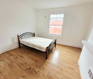 3 Bed Flat, Kingswood Road, SW2 - Photo 1