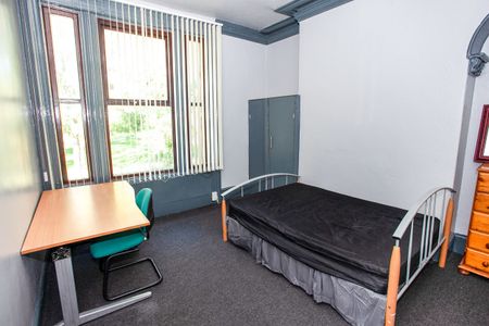 7 bedroom house to rent Moss Lane East, Manchester, M14 - Photo 4