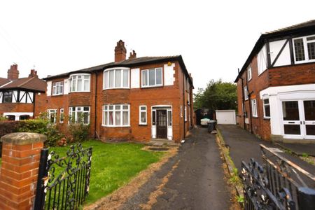 4 bedroom House in Becketts Park Drive, Leeds - Photo 3