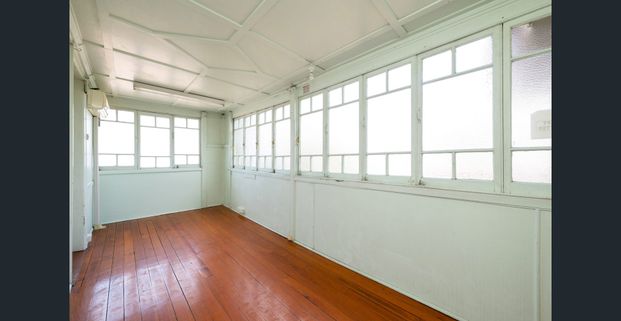 Charming Character Home in the Heart of Woolloongabba - Photo 1