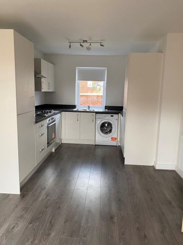 3 bedroom semi-detached house to rent - Photo 5